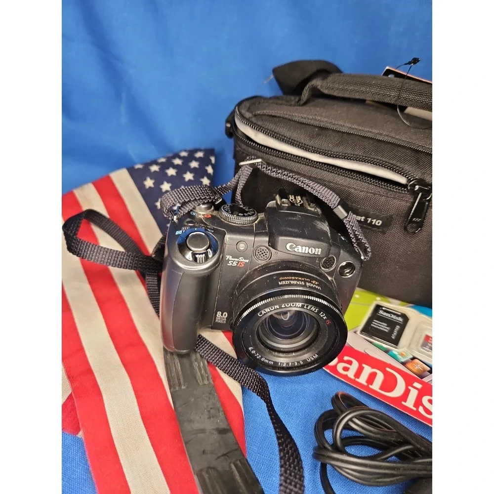 Canon PowerShot S5IS Digital 8.0 MP Camera S5 IS Tested w/Memory Card & Case